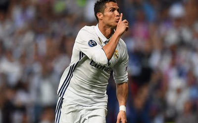 xingkong动态-加拉格尔被换下时怒视裁判